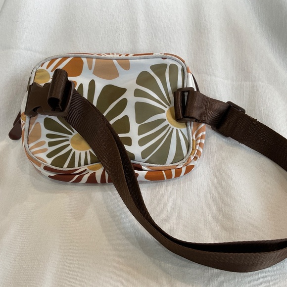 Bangs Shoes Floral Crossbody Fanny/Sling Pack Bag - used. - Picture 2 of 7